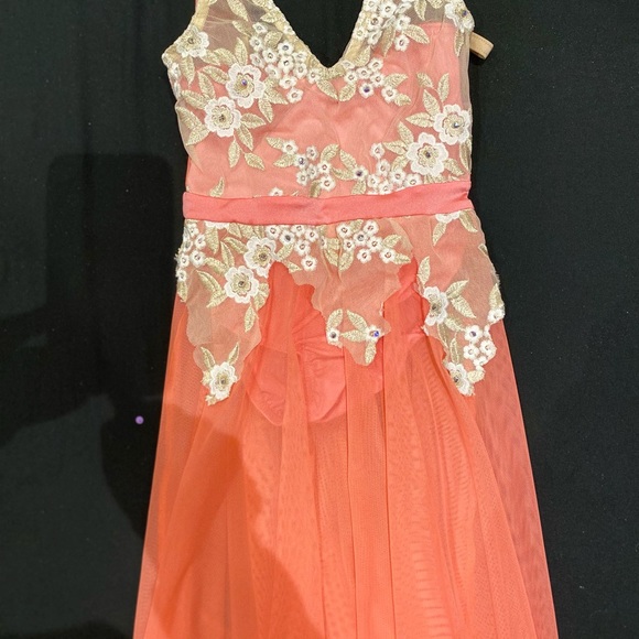 Dance costume or dress up. Sized child small and xs. Excellent quality/condition - Picture 15 of 15